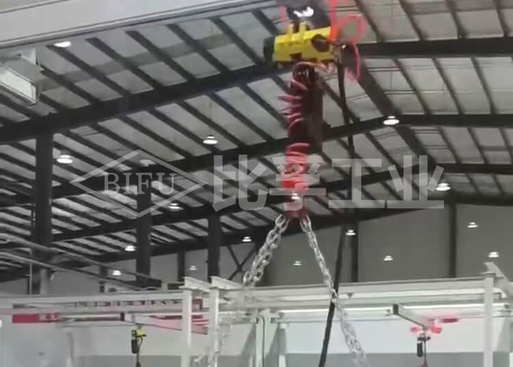 汽車零部件搬運氣動葫蘆案例